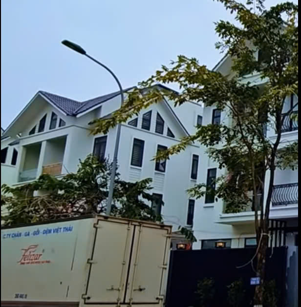 Rèm thông tầng biệt thự